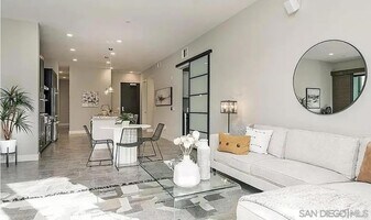8434 Distinctive Dr in San Diego, CA - Building Photo
