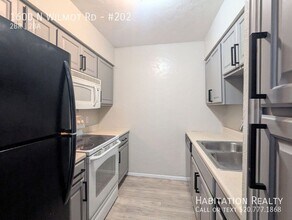 1600 N Wilmot Rd in Tucson, AZ - Building Photo - Building Photo