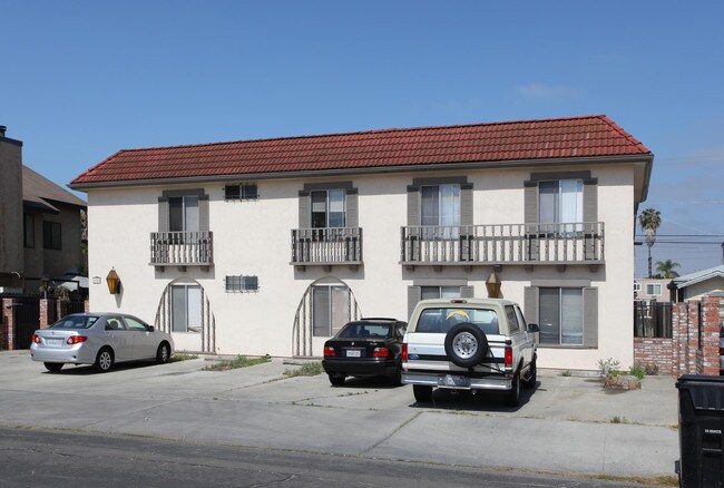 4450 Wilson Ave in San Diego, CA - Foto de edificio - Building Photo