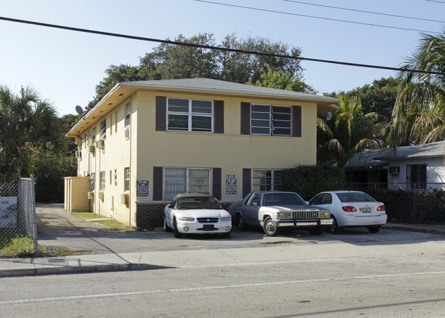 82nd Street Apartments in Miami, FL - Foto de edificio - Building Photo