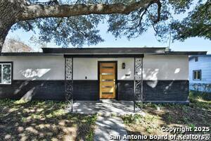 826 Chevy Chase Dr in San Antonio, TX - Building Photo