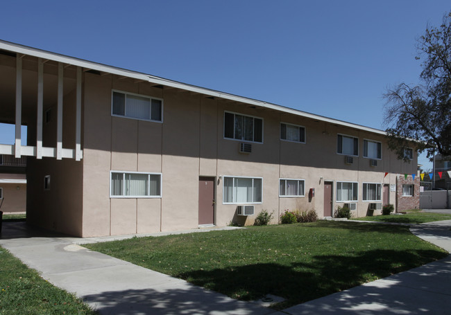 Brook Side Apartments in Riverside, CA - Foto de edificio - Building Photo