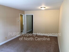 2804 Carriage Dr in Winston-Salem, NC - Building Photo - Building Photo
