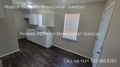 6603 Strawberry Ln in Louisville, KY - Building Photo - Building Photo