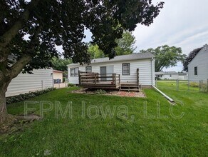 1217 Dorothy Dr in Waterloo, IA - Building Photo - Building Photo