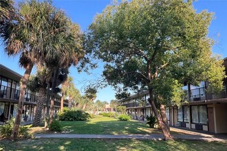 7900 S Orange Blossom Trail in Orlando, FL - Foto de edificio - Building Photo