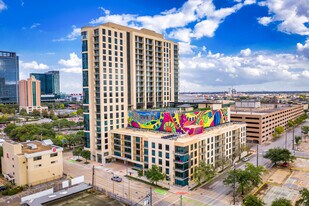Camden Downtown in Houston, TX - Building Photo