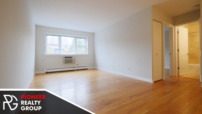 643 W Wrightwood Ave in Chicago, IL - Building Photo - Building Photo