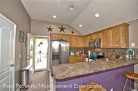 713 Shadowhill St photo'