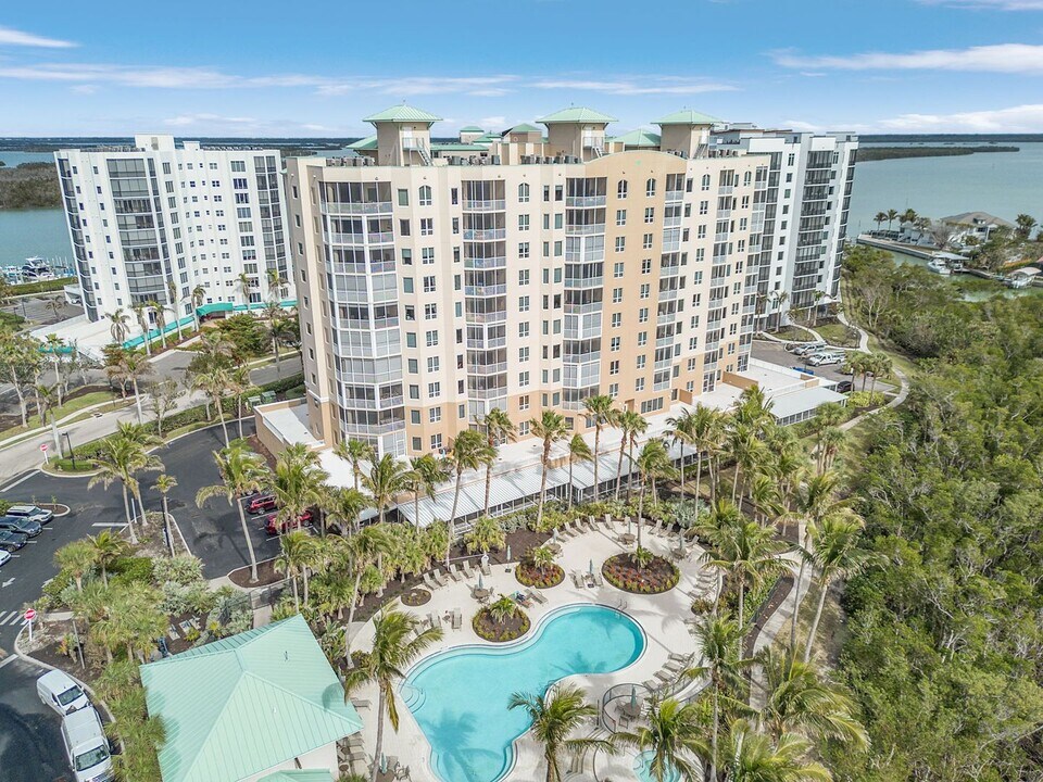 4182 Bay Beach Ln in Fort Myers Beach, FL - Foto de edificio