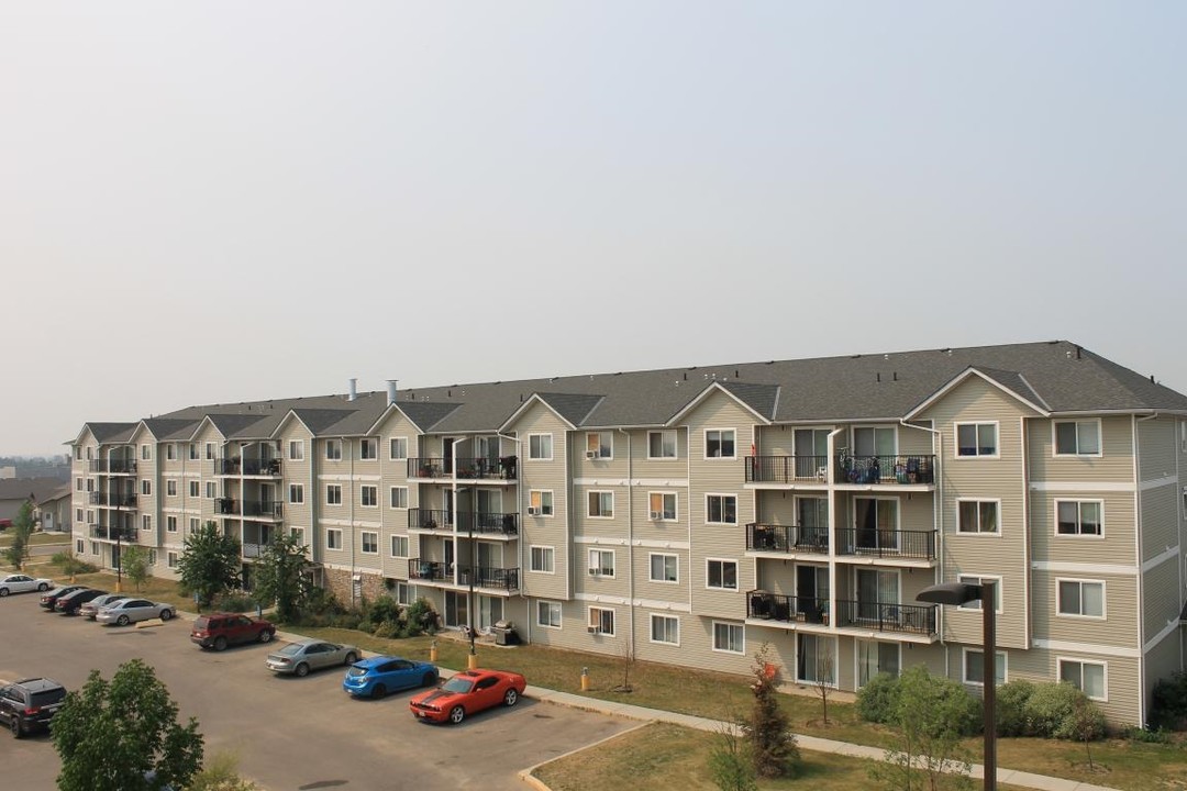 Westmore Estates in Grande Prairie, AB - Building Photo