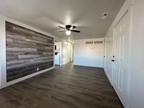 1801 Parkway Blvd, Unit #3 in West Valley City, UT - Foto de edificio - Building Photo