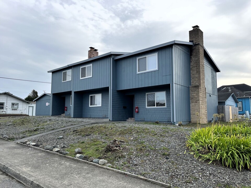 31 W Dollison St in Eureka, CA - Building Photo