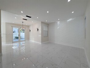 4832 NW 107th Pl in Doral, FL - Building Photo - Building Photo