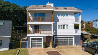 4467 Ocean View Ave in Virginia Beach, VA - Building Photo