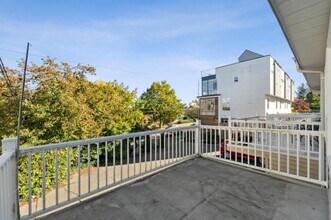 9215 Linden Ave N in Seattle, WA - Building Photo - Building Photo