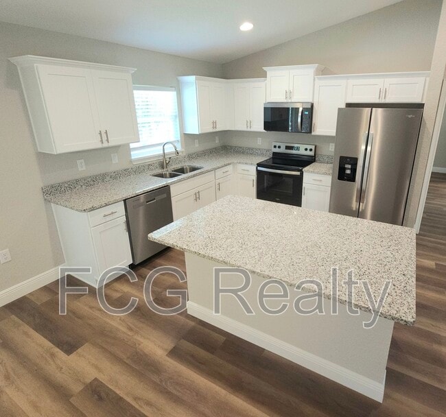 9379 N Sandree Dr in Citrus Springs, FL - Building Photo - Building Photo