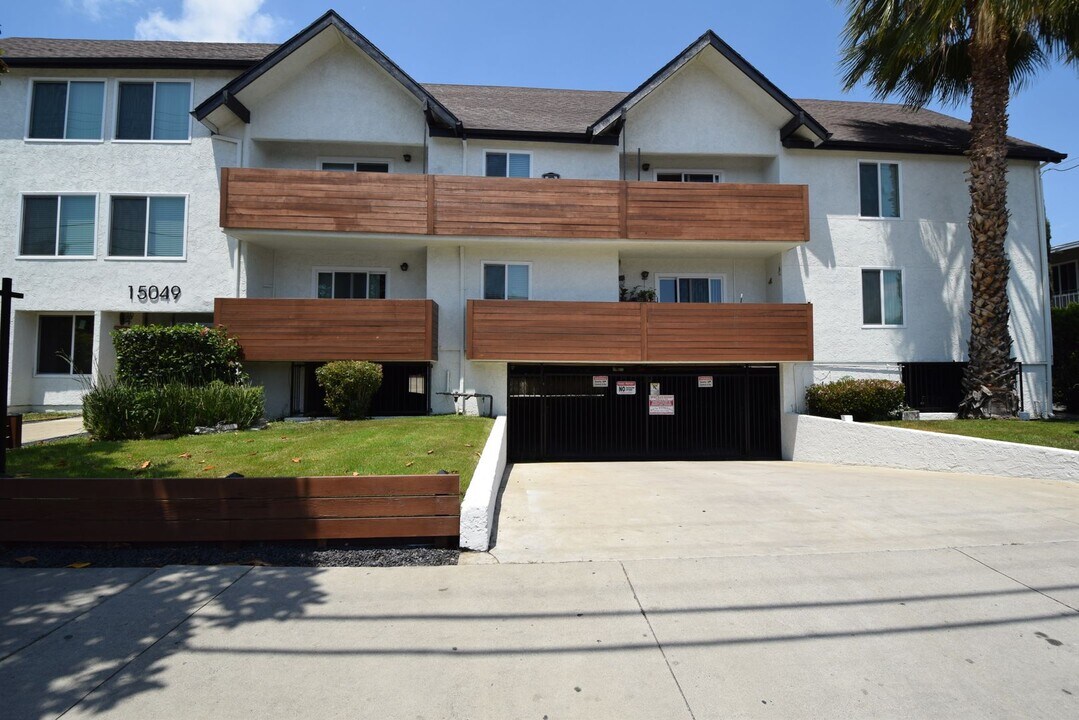 15049 Burbank Blvd, Unit 108 in Los Angeles, CA - Foto de edificio
