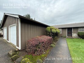 913 SW 27th Cir in Troutdale, OR - Building Photo
