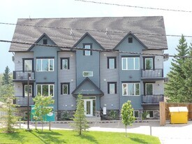 915 10 St in Cold Lake, AB - Building Photo