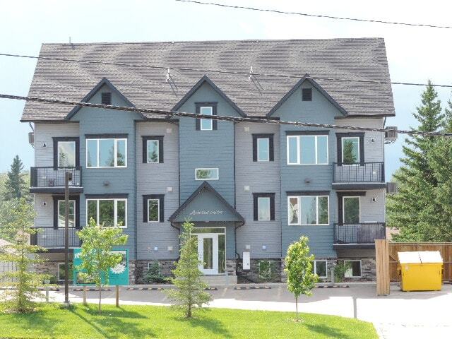 915 10 St in Cold Lake, AB - Building Photo