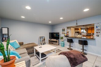 147 Mitchell Ave, Unit FLOOR 1 in Long Beach, NY - Building Photo - Building Photo