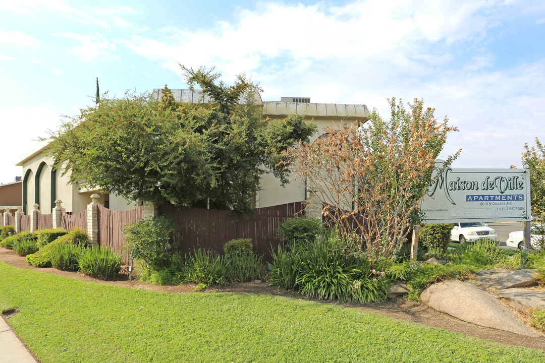 Maison De Ville Apartments in Fresno, CA - Building Photo