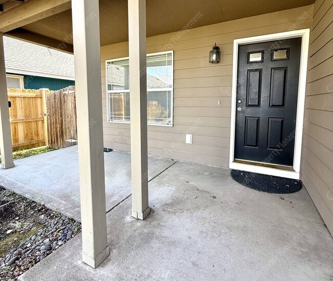 61039 Borden Dr in Bend, OR - Building Photo - Building Photo