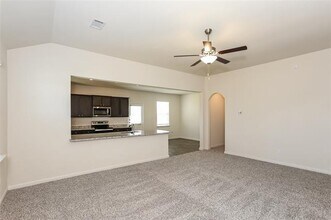 115 Switchback Hl Rd in Newark, TX - Building Photo - Building Photo