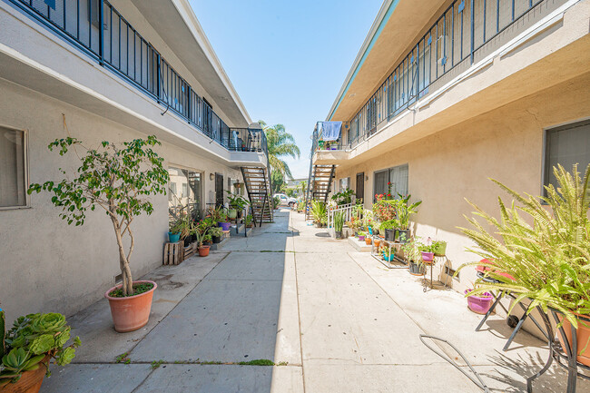 Lomita Apartments