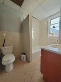 127 W 11th St, Unit 2 in Bayonne, NJ - Building Photo - Building Photo