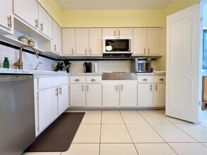 9341 E Bay Harbor Dr in Bay Harbor Islands, FL - Building Photo - Building Photo