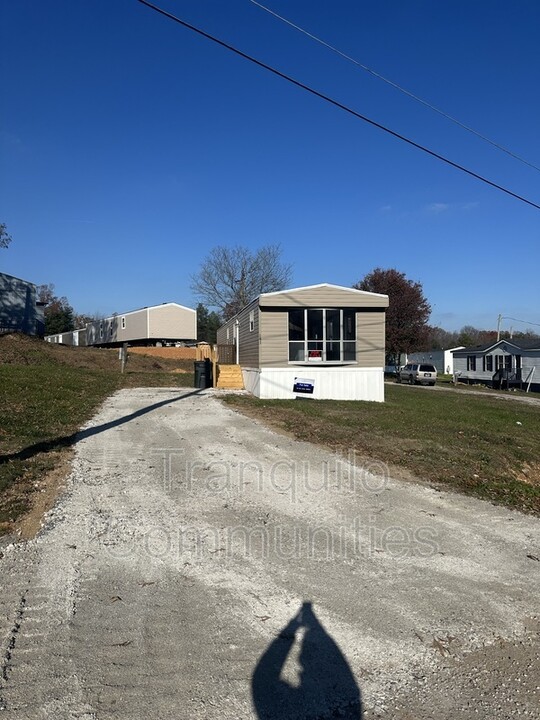 141 Hubert Dr in Dickson, TN - Building Photo