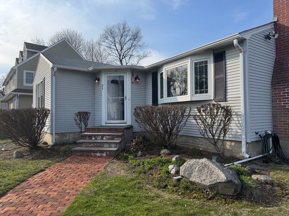 31 Whittier Ave in Waltham, MA - Building Photo
