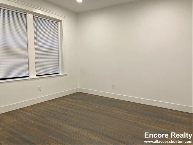 11 Peterborough St, Unit 5 in Boston, MA - Building Photo - Building Photo