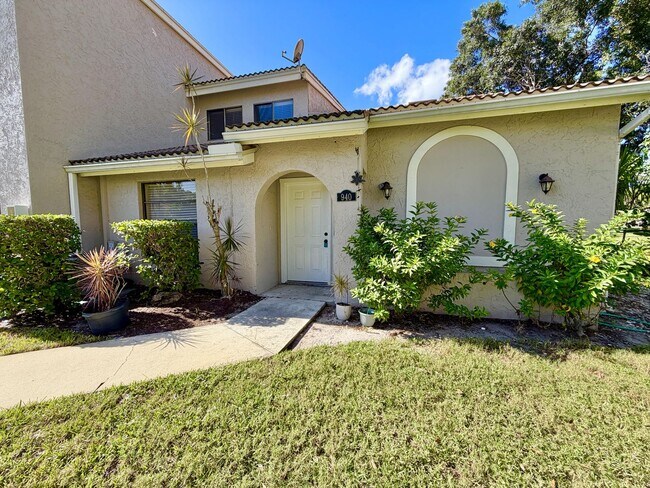 property at 940 Augusta Blvd