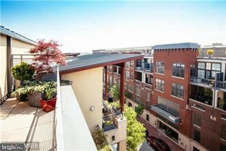 2301 Champlain St NW-Unit -403 in Washington, DC - Building Photo - Building Photo