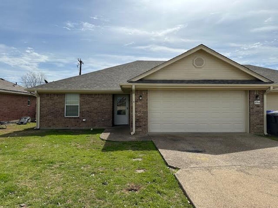 10144 Orchid Ln in Waco, TX - Building Photo