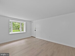708 S Arlington Mill Dr in Arlington, VA - Building Photo - Building Photo