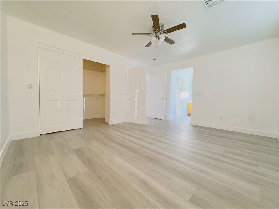 8809 Timber Mesa St in Las Vegas, NV - Building Photo