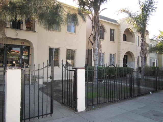 846 W Martin Luther King Jr Blvd in Los Angeles, CA - Building Photo