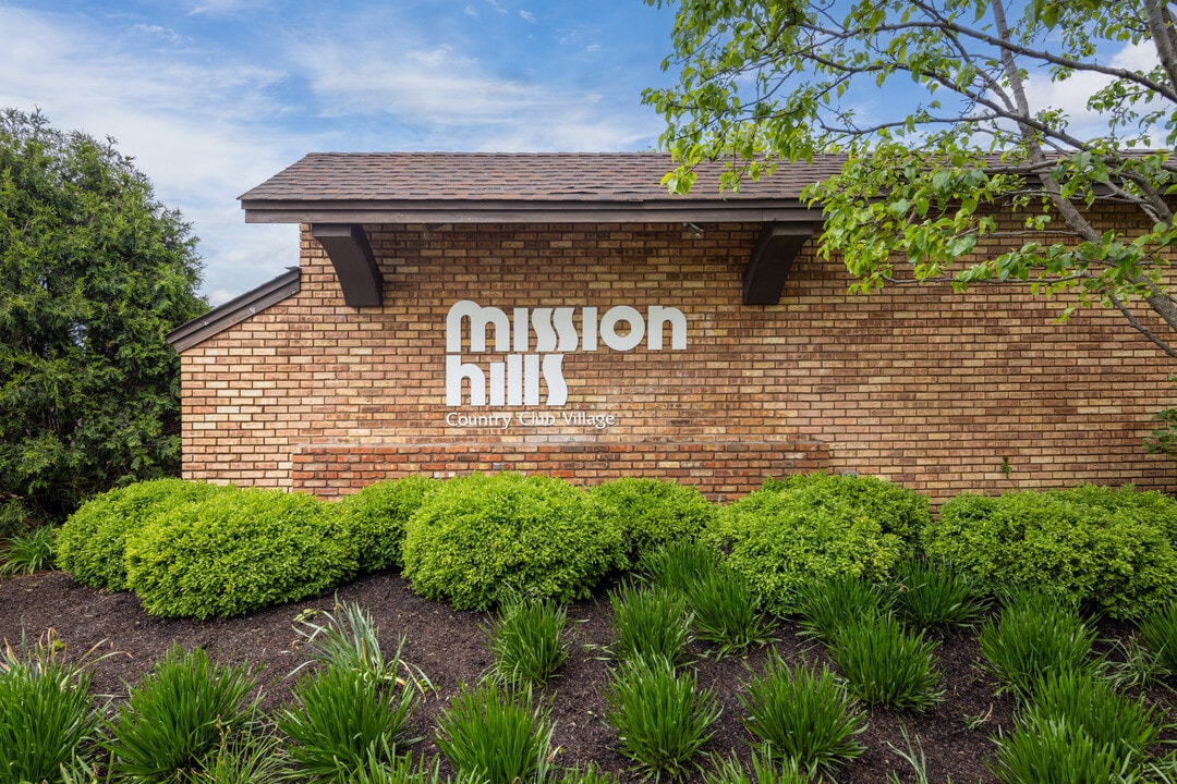 Mission Hills Village in Northbrook, IL - Building Photo