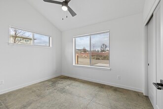 109 Gangnes Dr, Unit A in Talent, OR - Building Photo - Building Photo