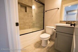 8213 SE 9th Ave in Portland, OR - Building Photo - Building Photo