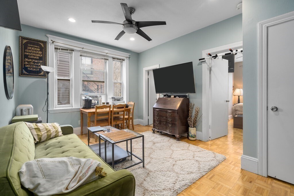 56 Park Vale Ave, Unit 12 in Boston, MA - Foto de edificio
