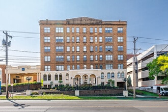 Mayflower Apartments in Syracuse, NY - Building Photo - Building Photo