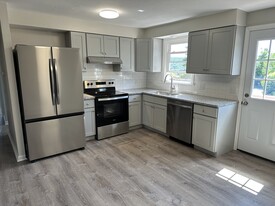 47 Boston Tpke, Unit A 2 Apartments