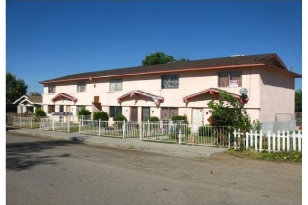 1616-1620 Pacific St in Bakersfield, CA - Foto de edificio