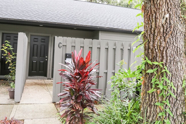 4151 SE 22nd Ave, Unit Unit C in Ocala, FL - Foto de edificio - Building Photo