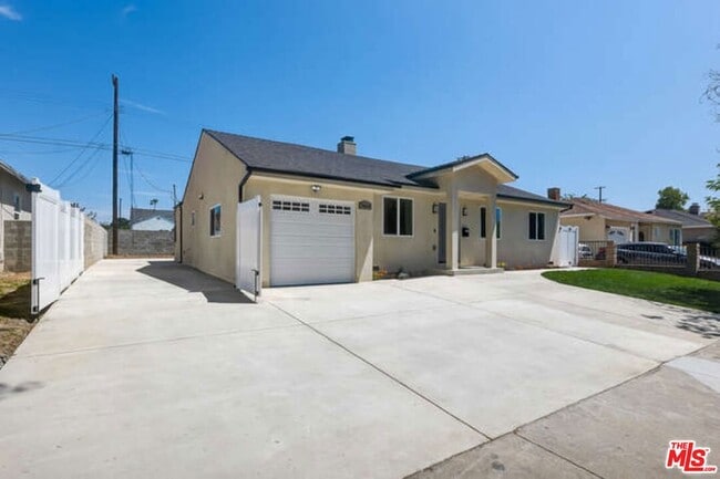 7444 Ostrom Ave, Unit Building 1-122 in Los Angeles, CA - Building Photo - Building Photo